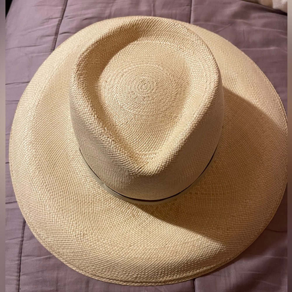 Cuyana wide brim hat. Used, but still in great condition.